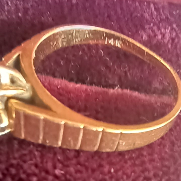 Gold Wedding ring set for his & her's - Picture 4 of 16